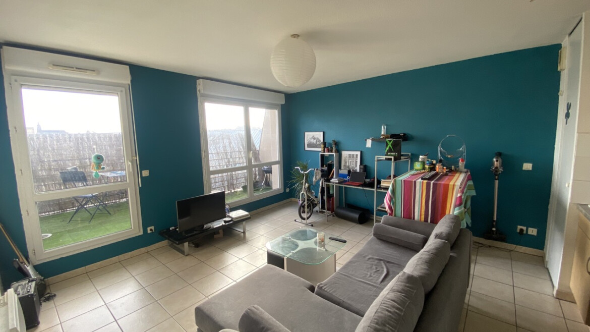 PROCHE CENTRE VILLE – APPARTEMENT DE TYPE 2 AVEC BALCON ET PLACE DE PARKING