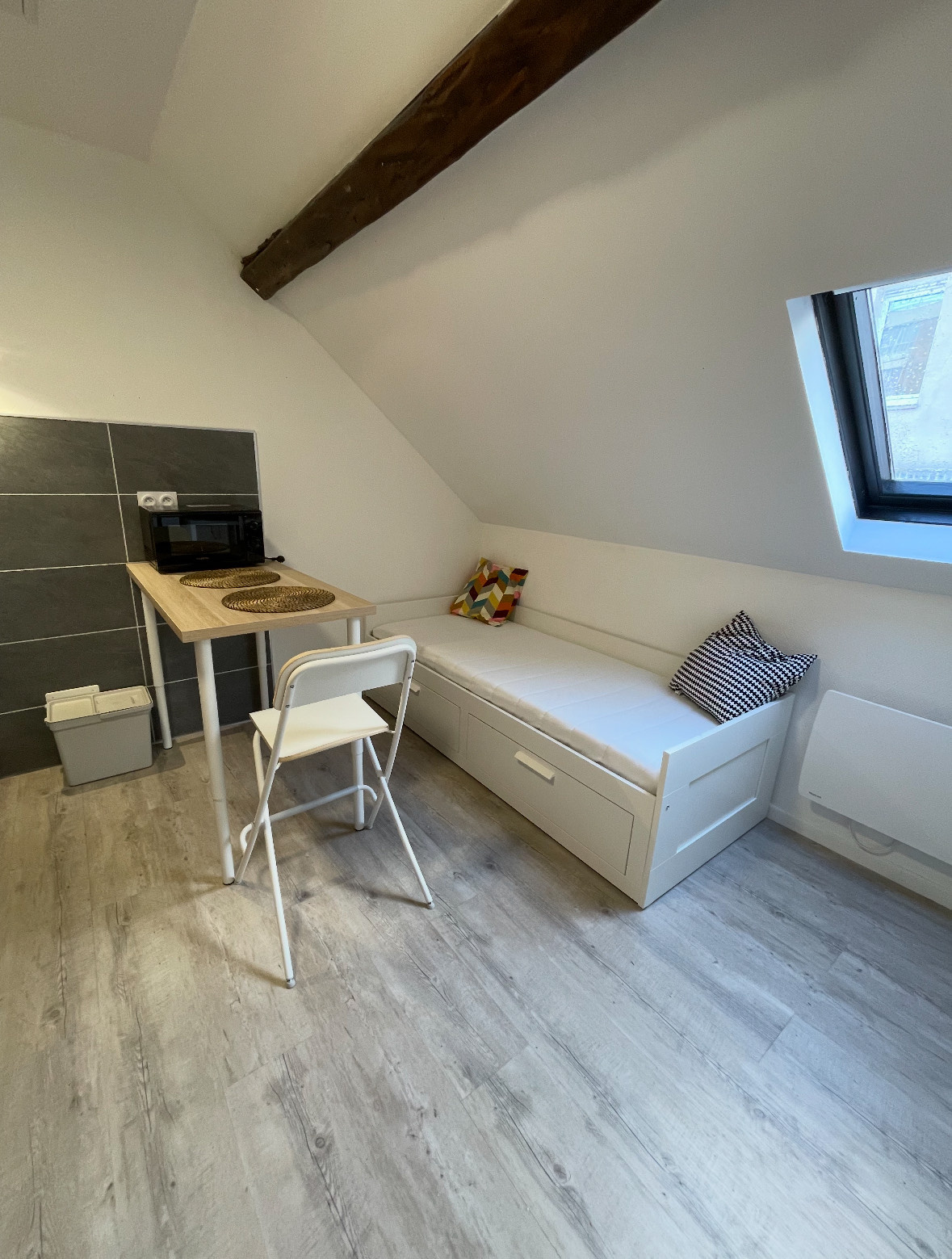 PROCHE CITADELLE ET FACULTÉS – STUDIO EN TRÈS BON ÉTAT D’ENVIRON 12M2