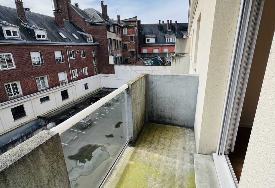 QUARTIER SAINT-LEU APPARTEMENT DE TYPE 2 AVEC BALCON, CAVE ET STATIONNEMENT PRIVATIF