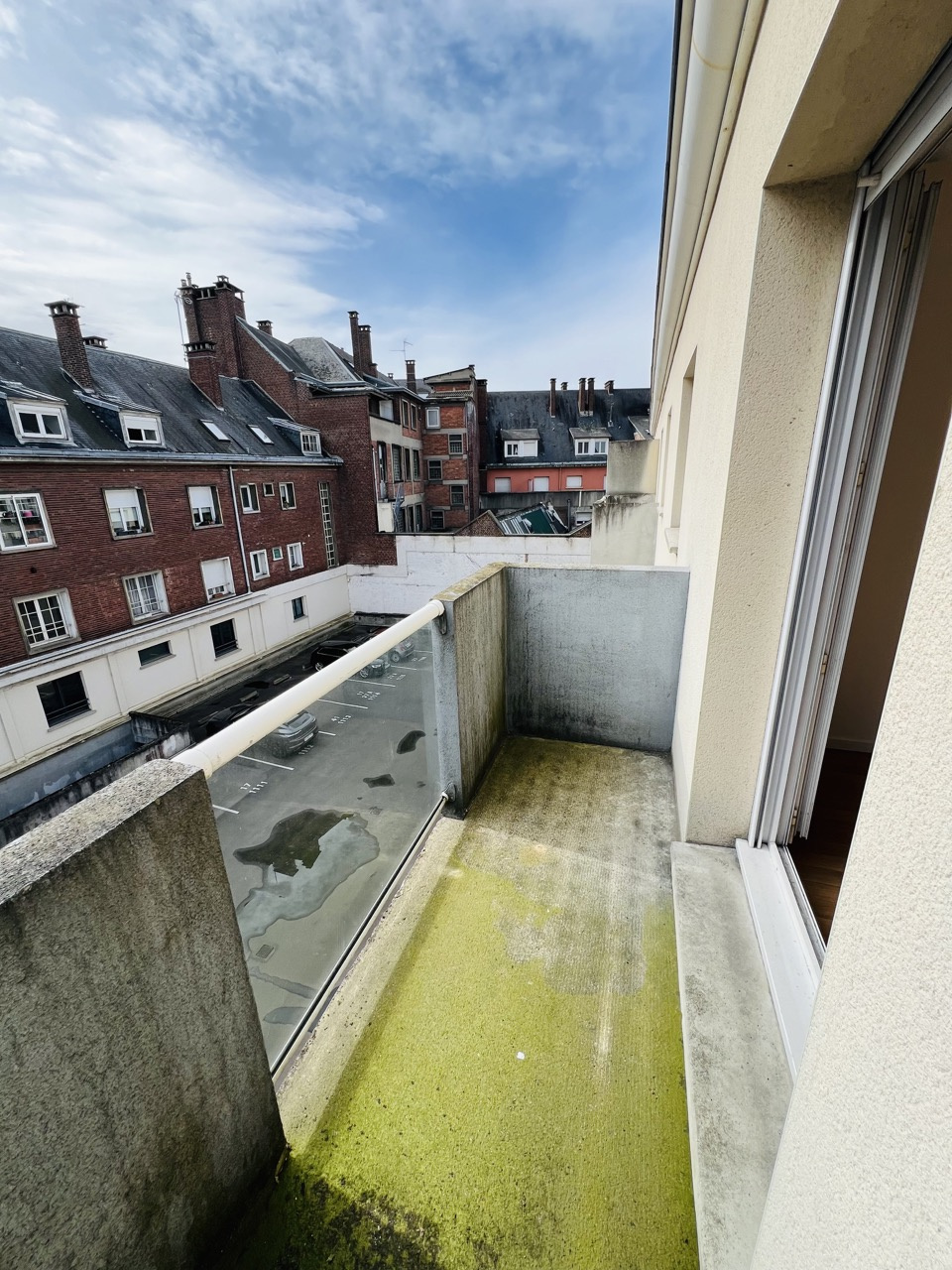 QUARTIER SAINT-LEU APPARTEMENT DE TYPE 2 AVEC BALCON, CAVE ET STATIONNEMENT PRIVATIF