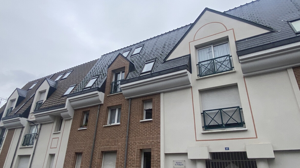 SAINTE ANNE – RÉSIDENCE SÉCURISÉE STUDIO D’ENVIRON 32M2 AVEC PLACE DE PARKING ET CAVE