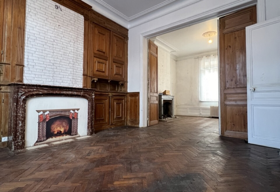 BAS SAINT-FUSCIEN – MAISON DE CARACTERE D’ENVIRON 321M2 AVEC COUR