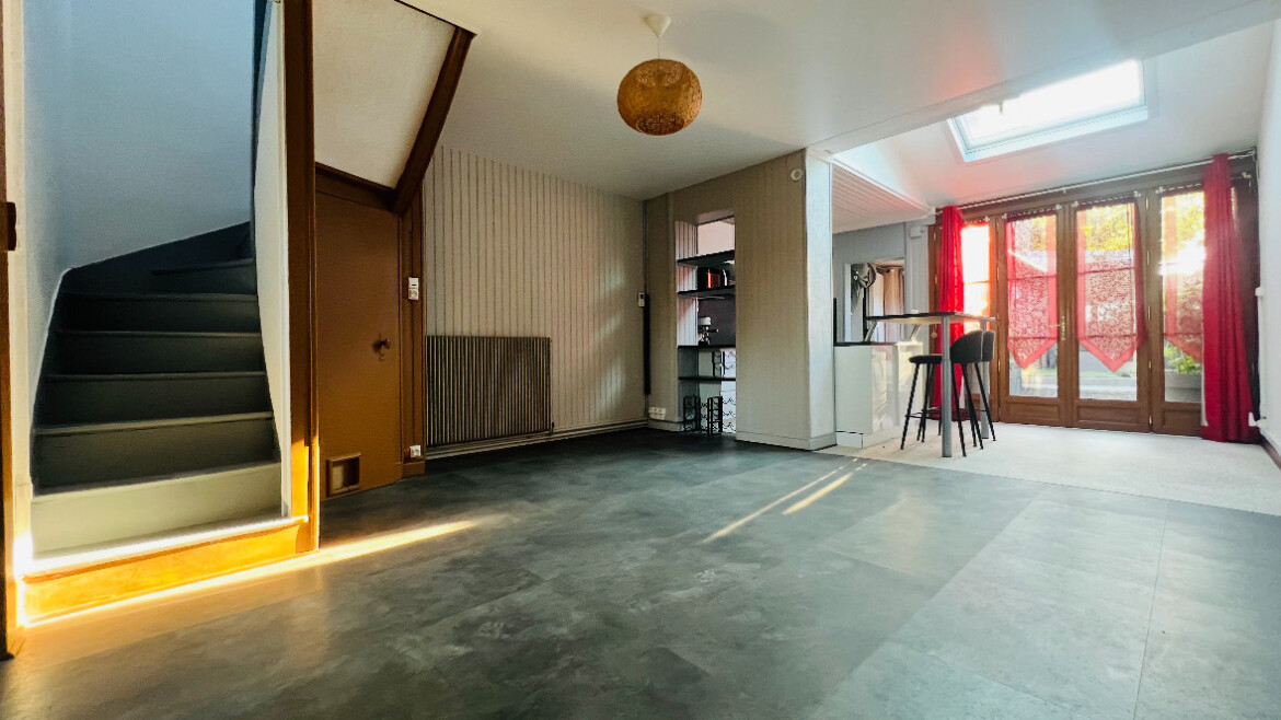 SAINTE ANNE – MAISON EN TRÈS BON ÉTAT D’ENVIRON 72M2 AVEC BEL EXTERIEUR ET GARAGE