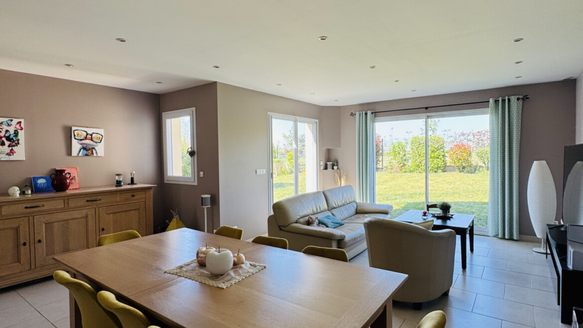 PROXIMITÉ AMIENS – PAVILLON INDIVIDUEL RÉCENT D’ENVIRON 170M2 AVEC JARDIN ET DOUBLE GARAGE EN SOUS-SOL COMPLET