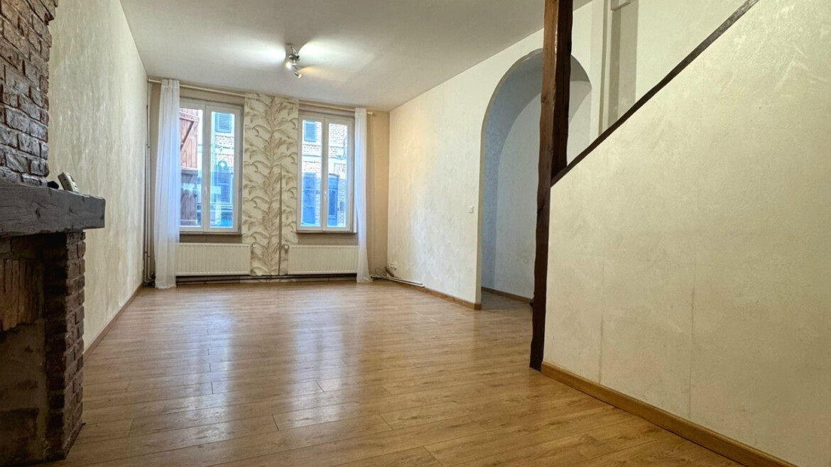 PROXIMITÉ GARE ET CENTRE VILLE – MAISON D’ENVIRON 93M2 AVEC COUR