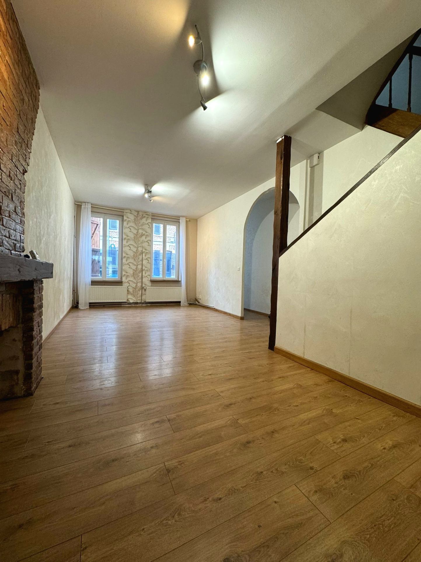 PROXIMITÉ GARE ET CENTRE VILLE – MAISON D’ENVIRON 93M2 AVEC COUR