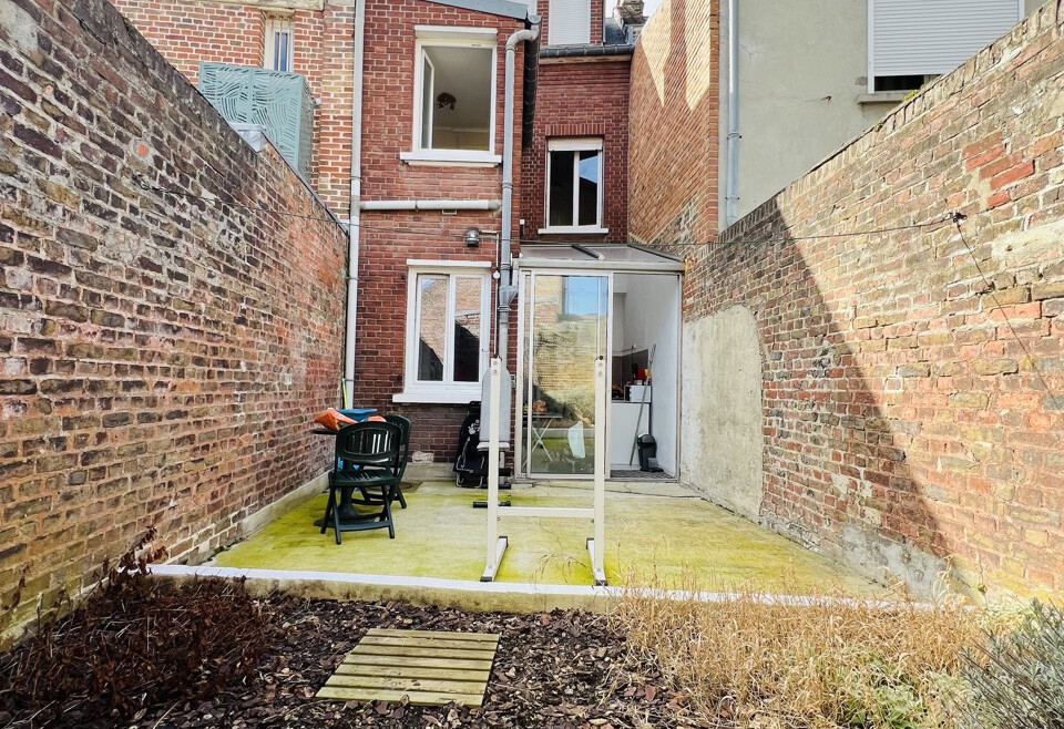 PROCHE PARC SAINT-PIERRE – IMMEUBLE D’ENVIRON COMPRENANT 5 LOGEMENTS AVEC COMPTEURS INDIVIDUELS