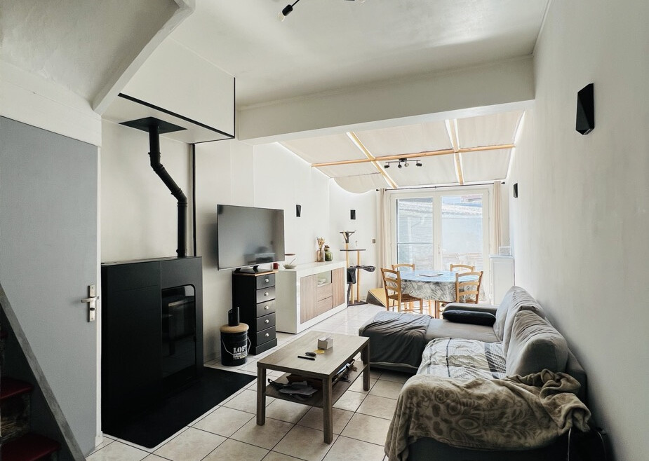 SAINT PIERRE – MAISON D’ENVIRON 70M2 AVEC COUR ET DÉPENDANCE