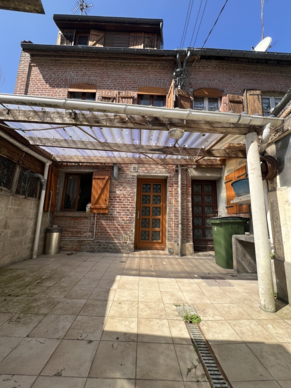 SAINT ROCH – MAISON À RÉNOVER AVEC DEUX COMPTEURS INDIVIDUELS