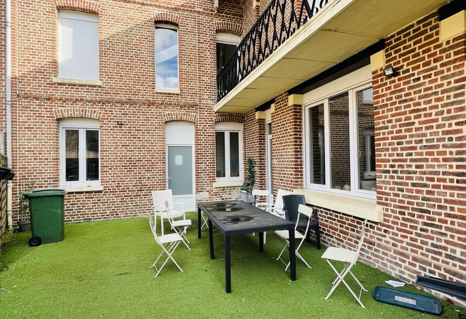 IDÉAL INVESTISSEURS – PROCHE GARE IMMEUBLE LOCATIF ENTIÈREMENT RÉNOVÉ