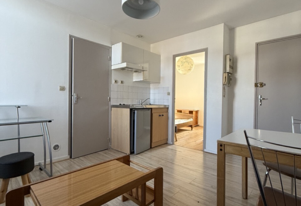 SAINT ANNE – IMMEUBLE COMPRENANT 4 APPARTEMENTS AVEC COMPTEURS INDIVIDUELS